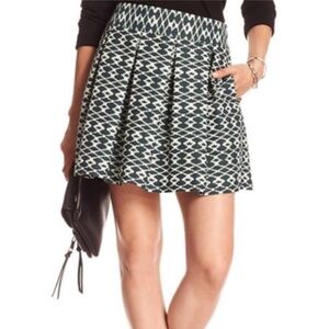 BANANA REPUBLIC: Jacquard Pleated Mini Skirt (Green & White: Size 8)